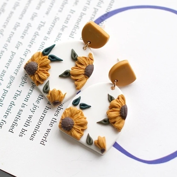 summer polymer clay sunflower earrings, boho handmade earrings, mothers day gift - Picture 2 of 4
